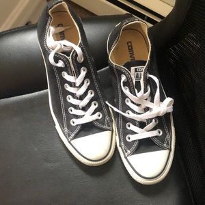 Converse All Stars Sz 7 women’s Sz 5 men’s